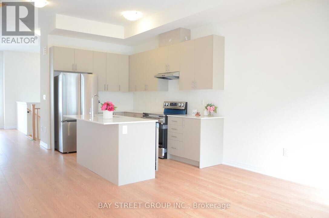 3 Russel Wice Ave. in Richmond Hill, ON - Building Photo