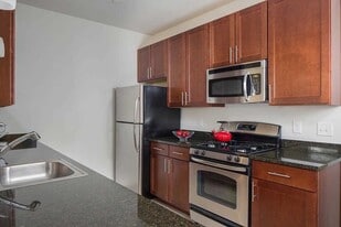 Stone Bridge at Raritan in Raritan, NJ - Building Photo