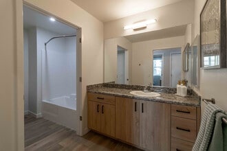 The Grove at Woodlake in Sacramento, CA - Building Photo - Building Photo