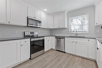 Room in House on Browns Mill Rd SE in Atlanta, GA - Building Photo - Building Photo