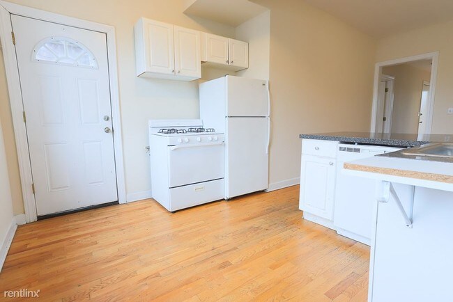 633 W Oakdale Ave-Unit -Unit 4 in Chicago, IL - Building Photo - Building Photo