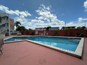 11 SW 52nd Ave in Coral Gables, FL - Building Photo - Building Photo