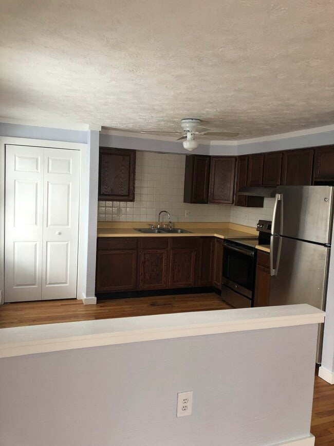22 Graham St, Unit 101 in Biddeford, ME - Building Photo - Building Photo
