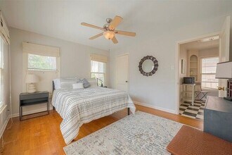 1558 1/2 Castle Ct in Houston, TX - Foto de edificio - Building Photo