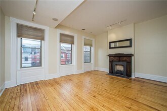 2215 Sarah St, Unit 2 in Pittsburgh, PA - Building Photo - Building Photo