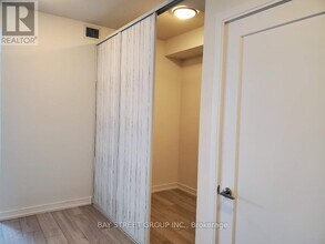 225 Village Green Square in Toronto, ON - Building Photo - Building Photo