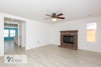 120 Canyon Creek Way in Oceanside, CA - Foto de edificio - Building Photo