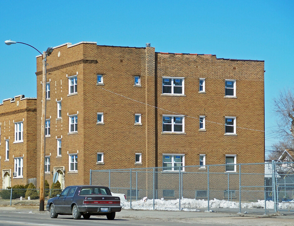 3829 State St in East St. Louis, IL - Building Photo