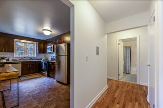 31 Captain Parker Arms, Unit 2 in Lexington, MA - Building Photo - Building Photo