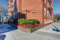 5133 Goldsmith St in Elmhurst, NY - Foto de edificio - Building Photo