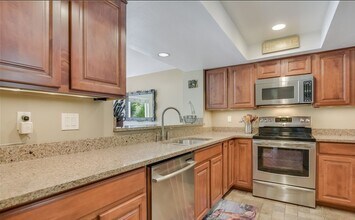 10159 NE 135th Ln in Kirkland, WA - Building Photo - Building Photo