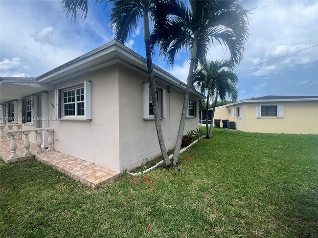 5829 NW 37th St in Virginia Gardens, FL - Building Photo - Building Photo
