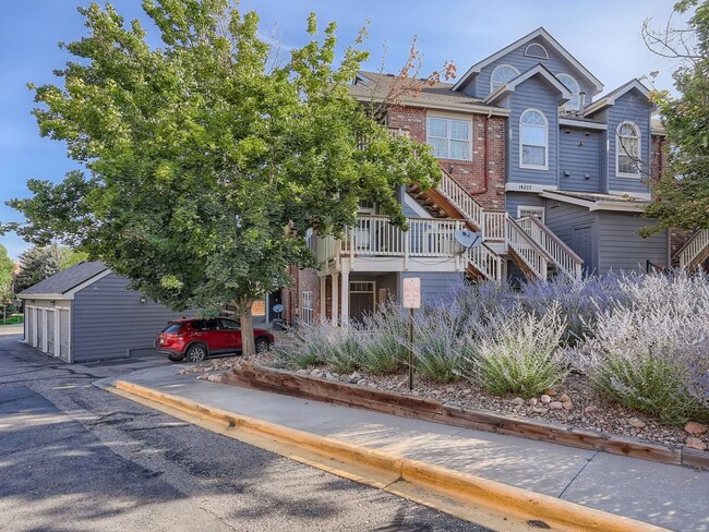14207 E Grand Dr in Aurora, CO - Building Photo - Building Photo
