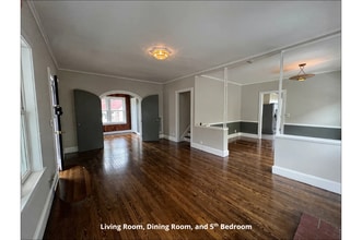310 Fishel Ave in Riverhead, NY - Foto de edificio - Building Photo