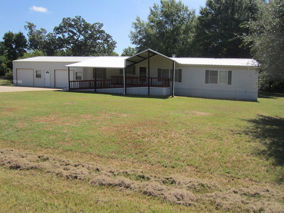1104 Pecan Ridge in Chandler, TX - Building Photo