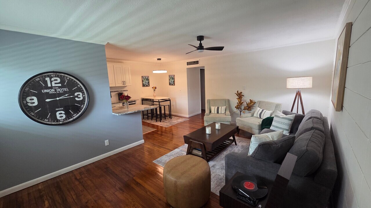 320 Lakeview St, Unit 214 in Orlando, FL - Building Photo