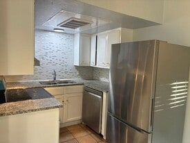 425 S Oak St in Arlington, TX - Building Photo