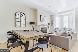 330 11th St SE in Washington, DC - Building Photo - Building Photo