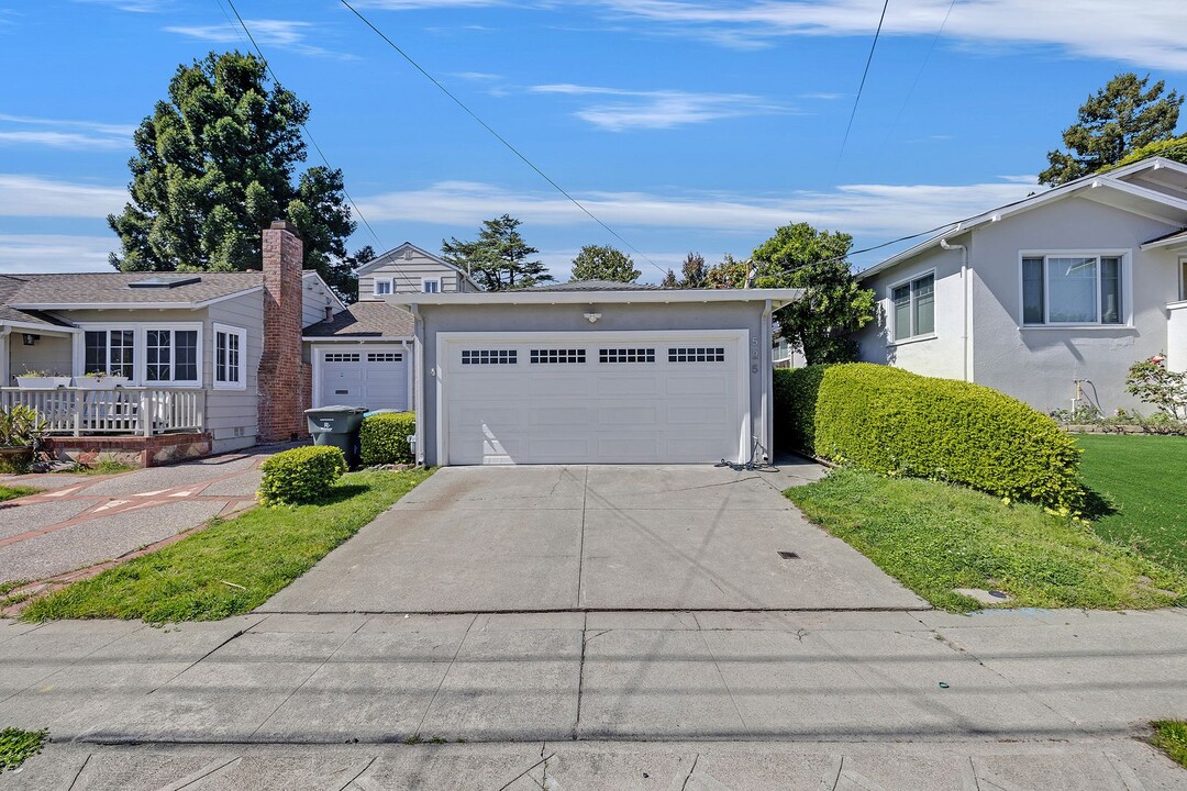525 Chestnut Ave in San Bruno, CA - Building Photo