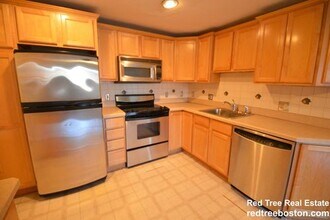 12 Riverside St-Unit -33 in Watertown, MA - Building Photo - Building Photo