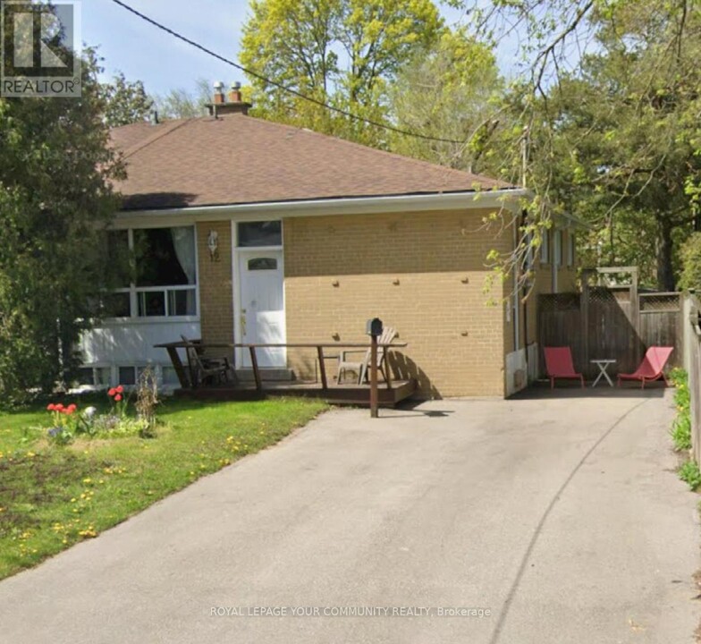 12 Bailey Crescent in Aurora, ON - Building Photo