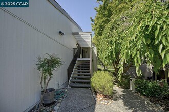 3377 Rossmoor Pkwy in Walnut Creek, CA - Building Photo - Building Photo