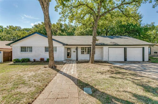 1911 Signet Dr in Euless, TX - Foto de edificio