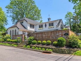 431 Carpenter Ave in Sea Cliff, NY - Building Photo