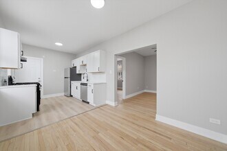 7520 N Seeley Ave, Unit 2W in Chicago, IL - Building Photo - Building Photo