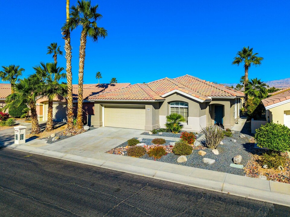 78360 Prairie Flower Dr in Palm Desert, CA - Building Photo