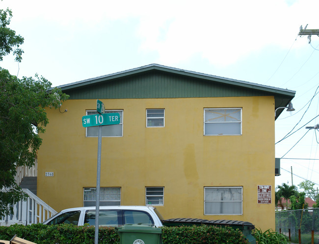 2768 SW 10th Ter in Miami, FL - Building Photo - Building Photo