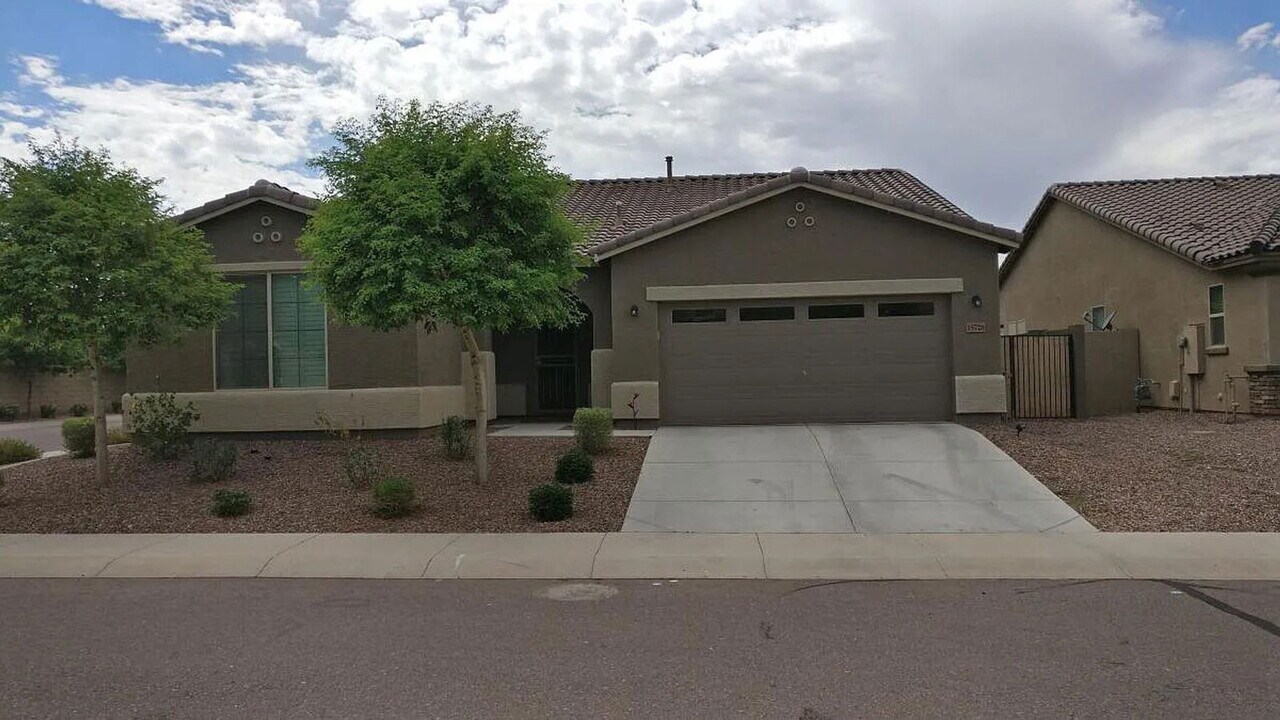 15728 N 182nd Ln in Surprise, AZ - Building Photo