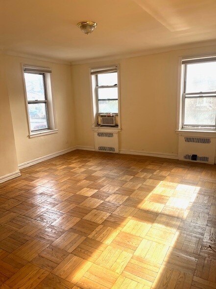 415 Albemarle Rd, Unit 1A in Brooklyn, NY - Building Photo