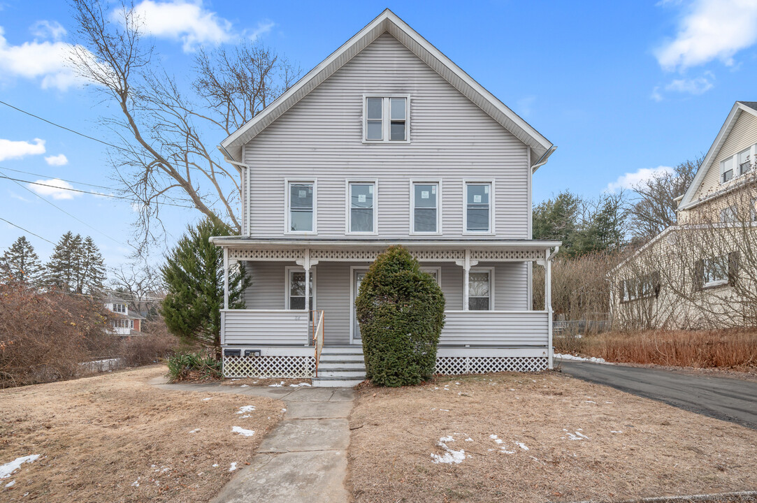 84 Oak Ave in Shelton, CT - Building Photo