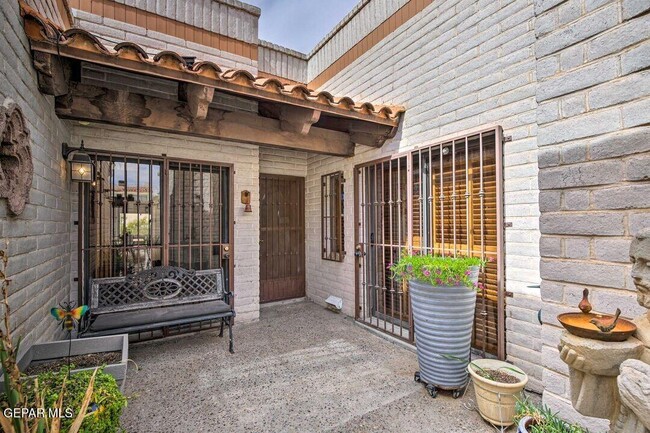 property at 123 Casitas Del Este Ln