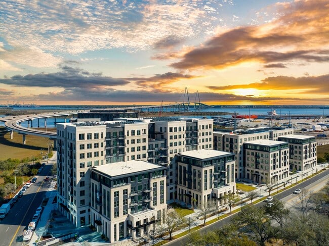 Morrison Yard in Charleston, SC - Foto de edificio - Building Photo