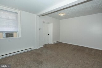 324 E Washington St in Charles Town, WV - Building Photo - Building Photo