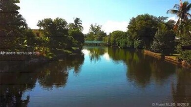 256 NE 85th St in El Portal, FL - Foto de edificio - Building Photo