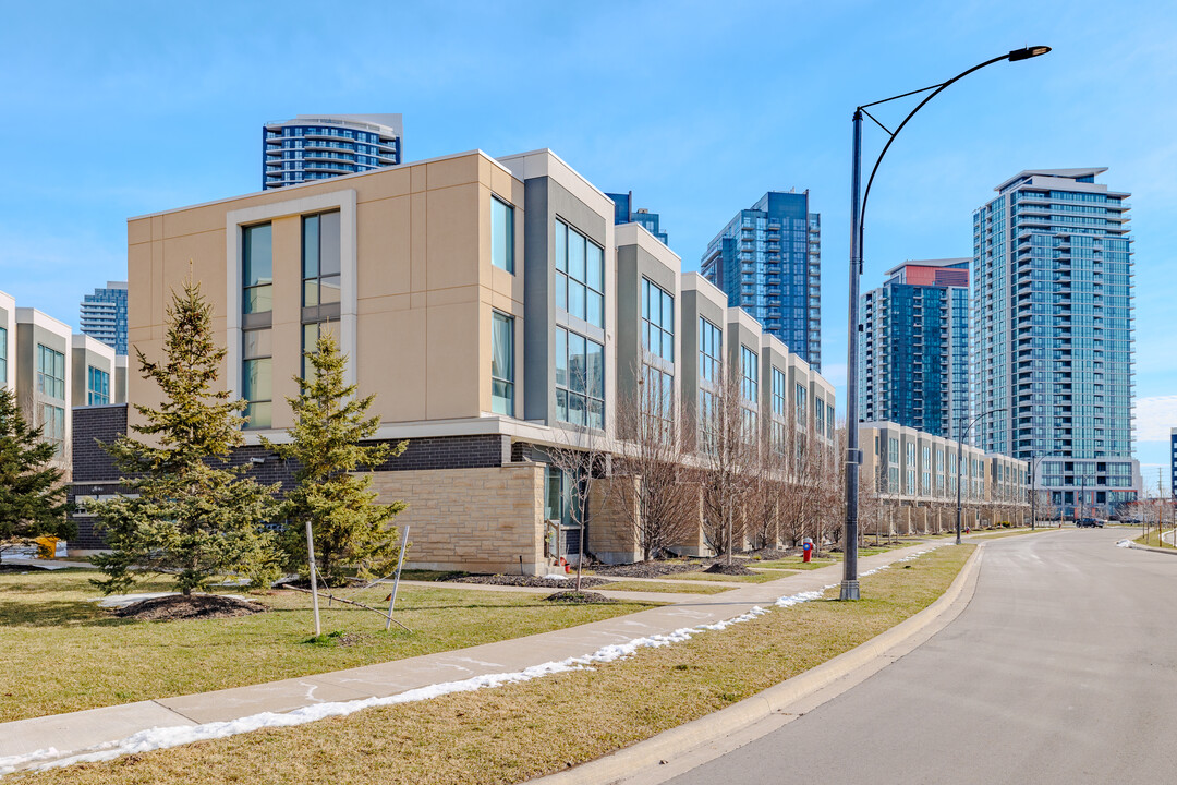 5030 Four Springs Av in Mississauga, ON - Building Photo