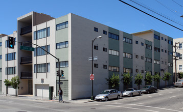 Alamo Apartments in San Francisco, CA - Building Photo - Building Photo