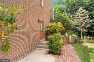 1250 Pine Hill Rd in McLean, VA - Building Photo - Building Photo