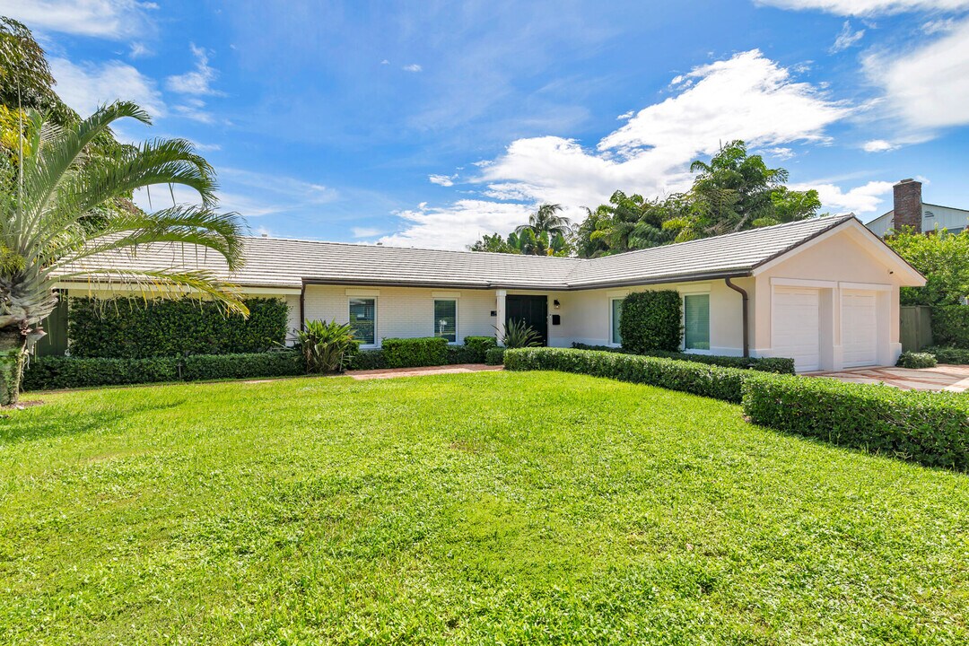 210 Ellamar Rd in West Palm Beach, FL - Building Photo