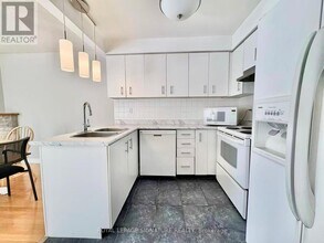 7 Farnham Dr in Brampton, ON - Building Photo - Building Photo