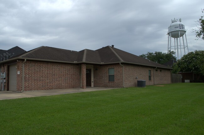 2321 Port Neches Ave in Port Neches, TX - Building Photo - Building Photo