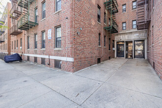 Casino Court in Long Island City, NY - Building Photo - Building Photo