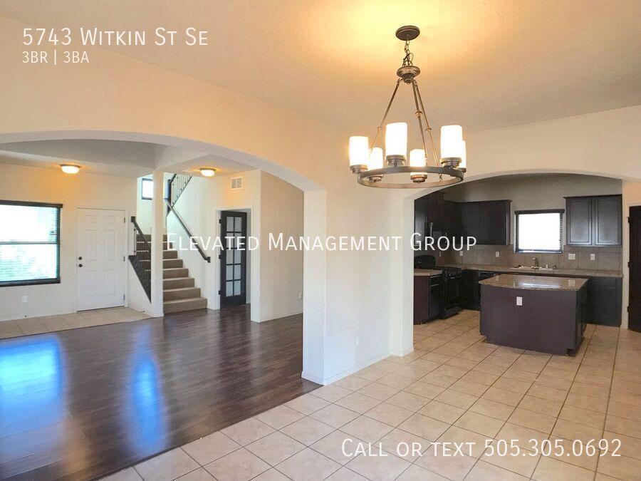 5743 Witkin St SE in Albuquerque, NM - Foto de edificio