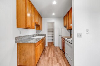 Prospera Square in Stockton, CA - Foto de edificio - Interior Photo