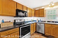 127 Crookham Ct photo'