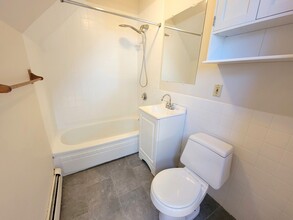 10 High St, Unit 3 in Malden, MA - Building Photo - Building Photo