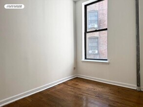 222 Thompson St in New York, NY - Building Photo - Building Photo